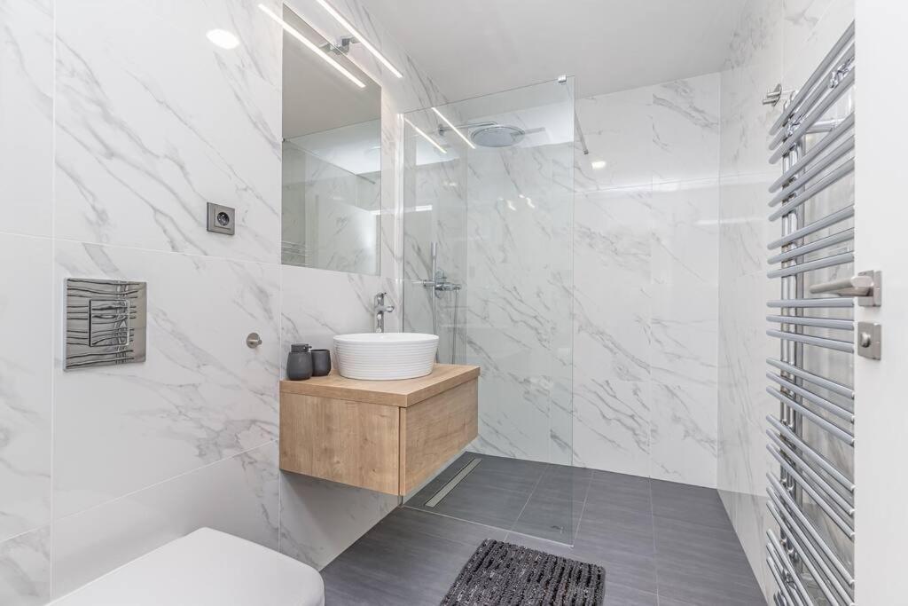 Cozy Quiet New Apartment In Karlin Square Prag Exterior foto